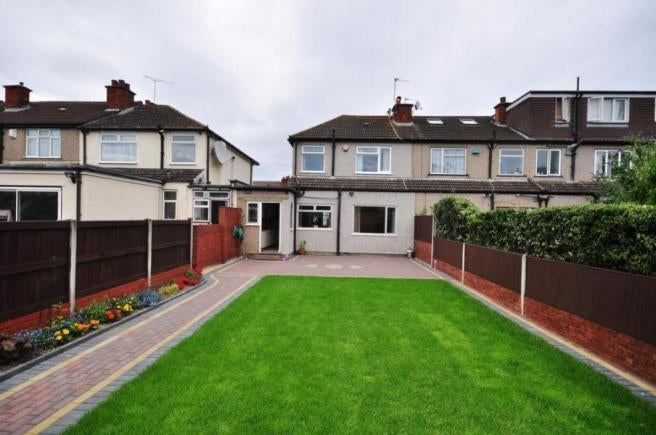 House Ravenswood Crescent in Greater London