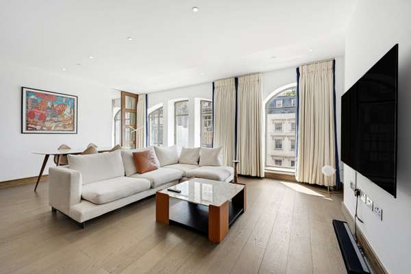 Flat Hanway Street in City of Westminster