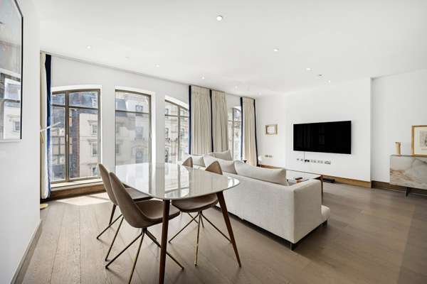 Flat Hanway Street in City of Westminster