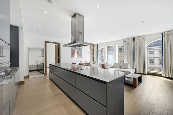 Flat Hanway Street in City of Westminster