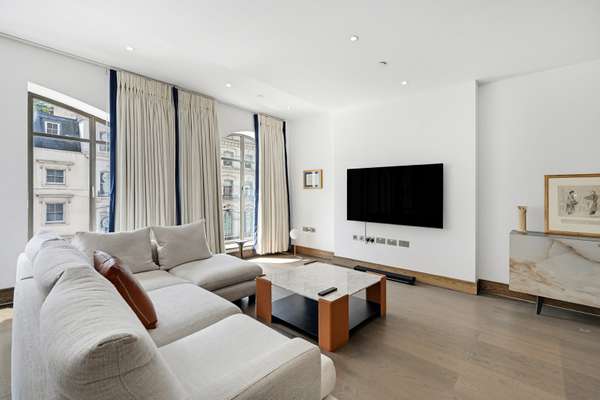 Flat Hanway Street in City of Westminster