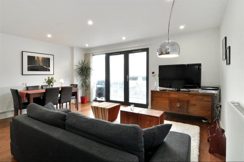 Flat Richmond Road in Greater London