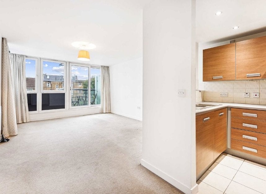 Flat East Hill in Greater London