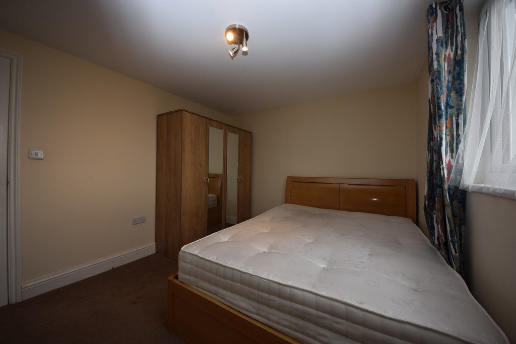 Room Chelmsford Gardens in Greater London