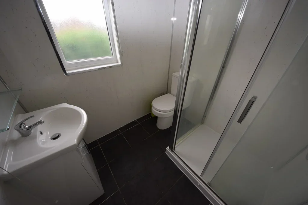 Room Chelmsford Gardens in Greater London