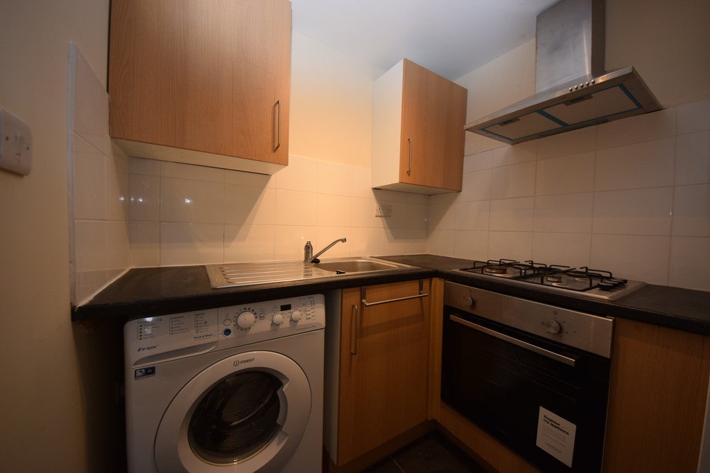 Room Chelmsford Gardens in Greater London