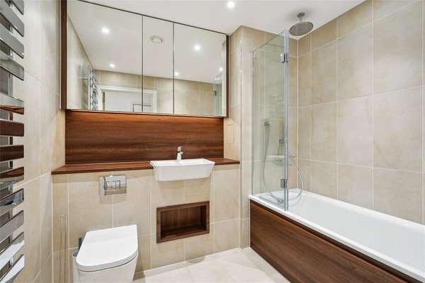 Flat Wandsworth Road in Greater London