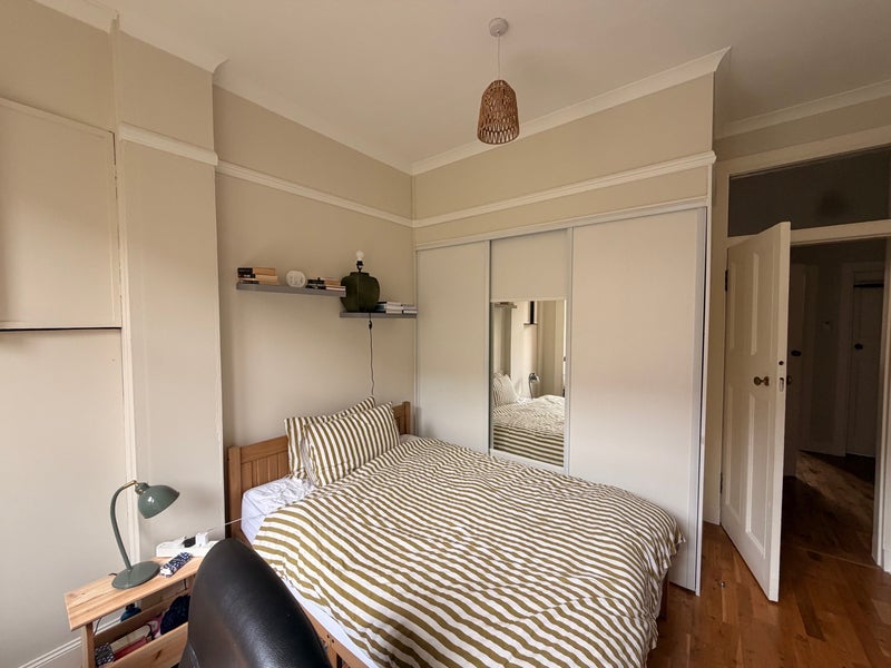 Room Garrioch Crescent in Glasgow