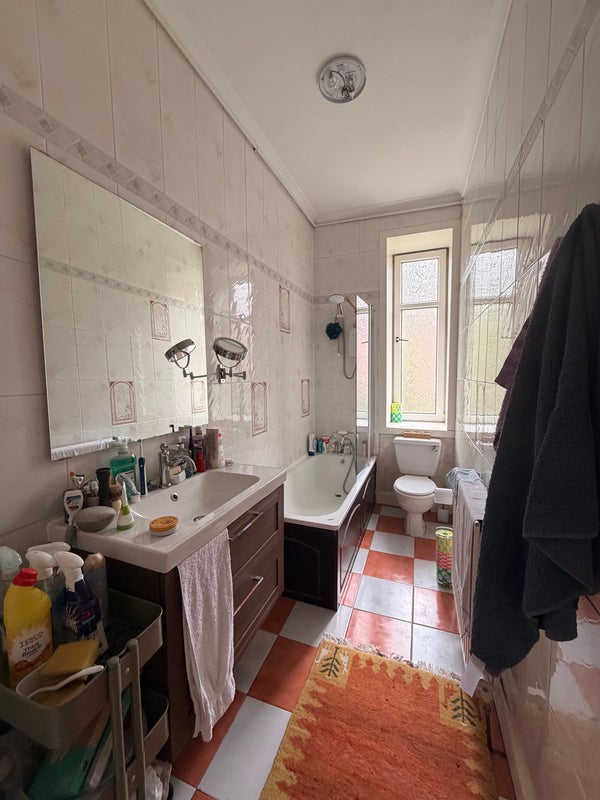 Room Garrioch Crescent in Glasgow