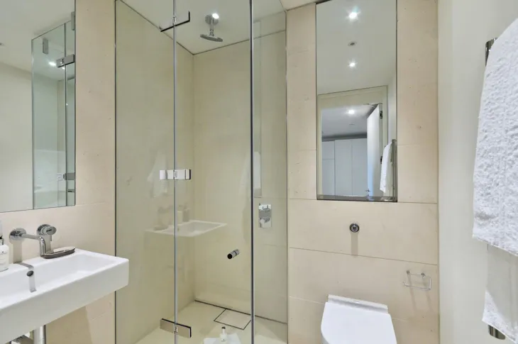 Flat Sumner Street in Greater London