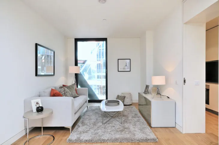 Flat Sumner Street in Greater London