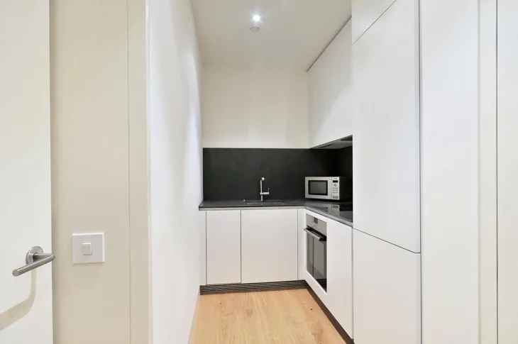 Flat Sumner Street in Greater London