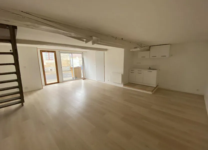 Flat Rue des Écoles de Couture in Saint-Martin-la-Pallu
