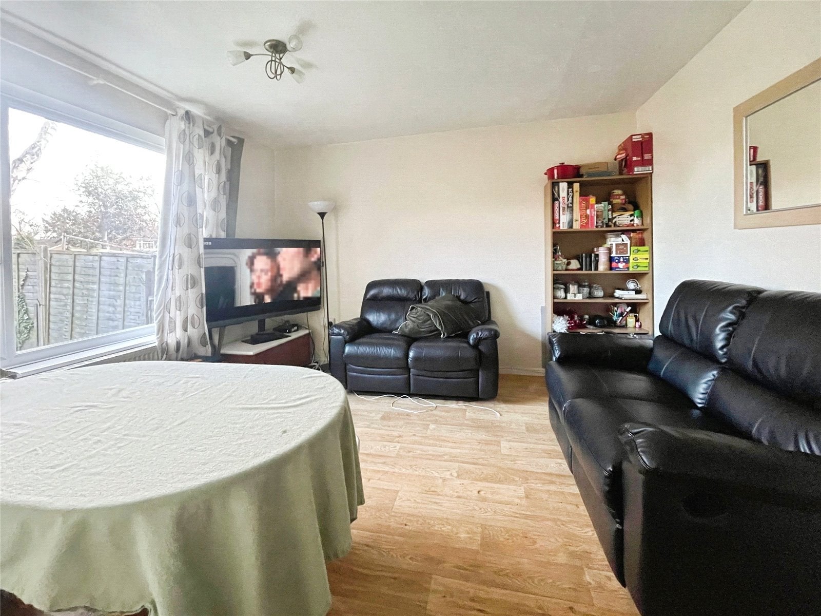 Flat Linden Court in Borough of Runnymede