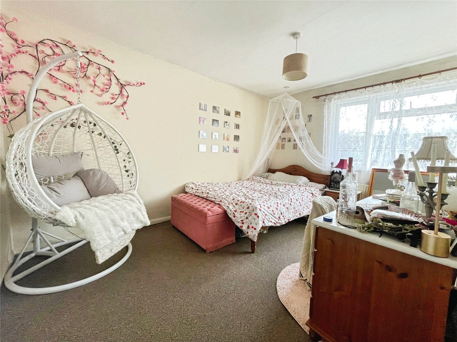 Flat Linden Court in Borough of Runnymede