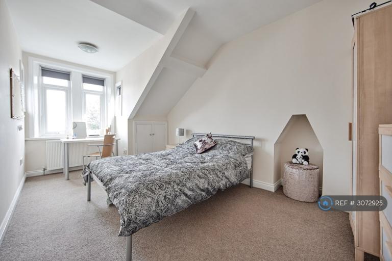 Flat Grosvenor Place in Newcastle upon Tyne