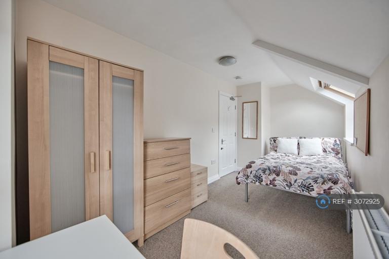 Flat Grosvenor Place in Newcastle upon Tyne