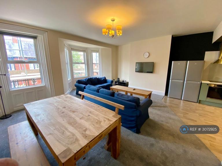 Flat Grosvenor Place in Newcastle upon Tyne