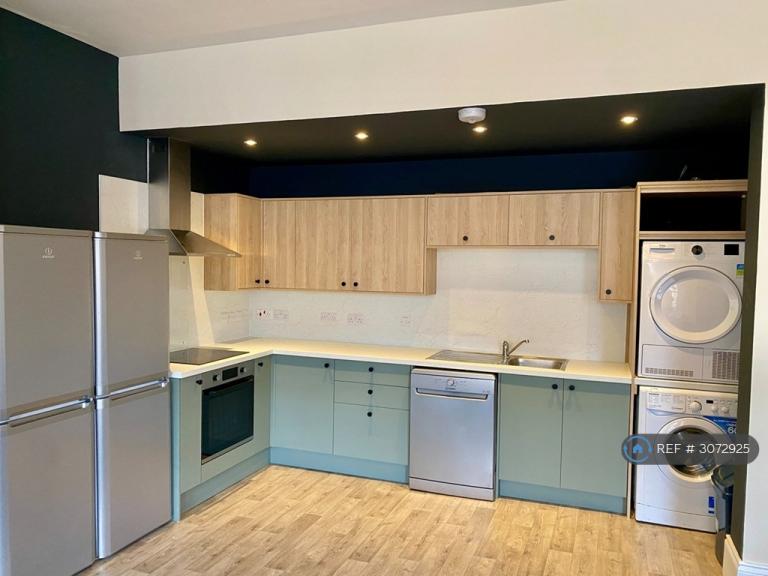 Flat Grosvenor Place in Newcastle upon Tyne