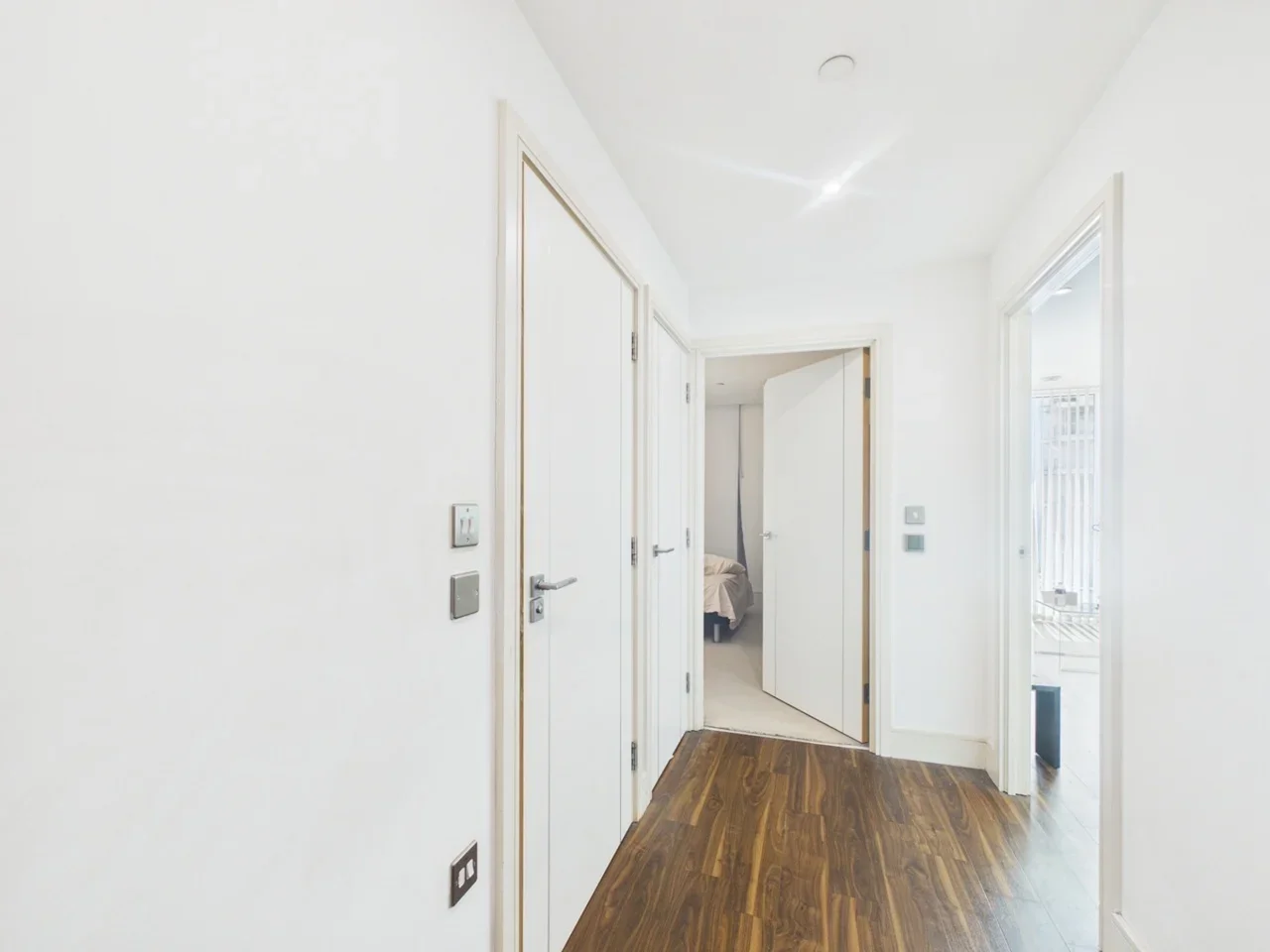 Flat Alie Street in Greater London