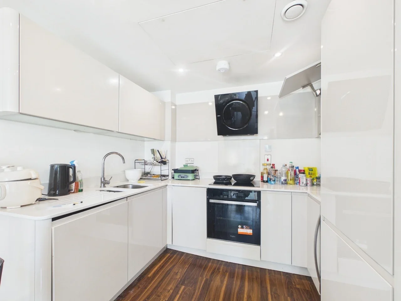 Flat Alie Street in Greater London