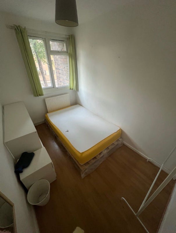Room Ramsey Street in Greater London