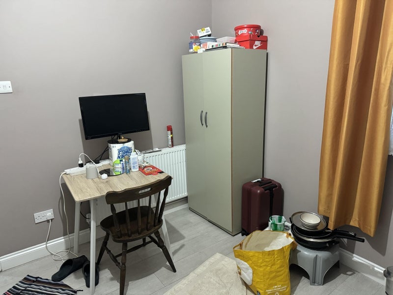 Room Charlemont Road in Greater London