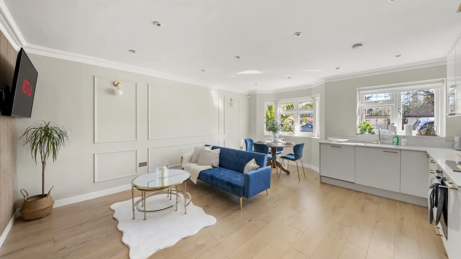 Flat Bourne Avenue in Greater London