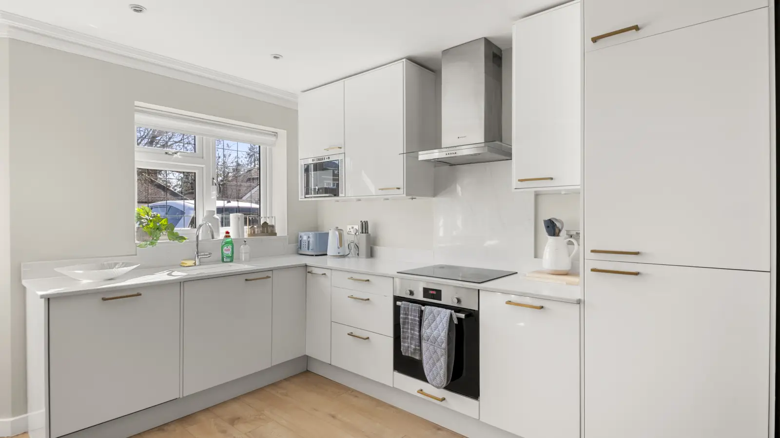 Flat Bourne Avenue in Greater London