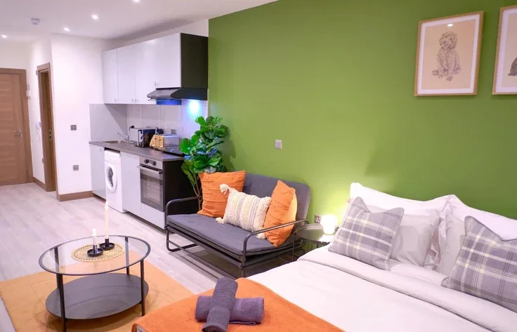 Flat Woodstock Road in Greater London