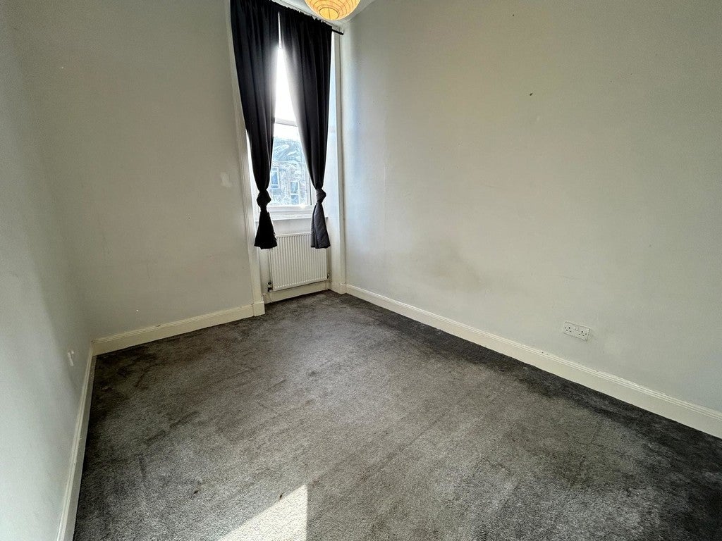 Flat Garthland Drive in Glasgow