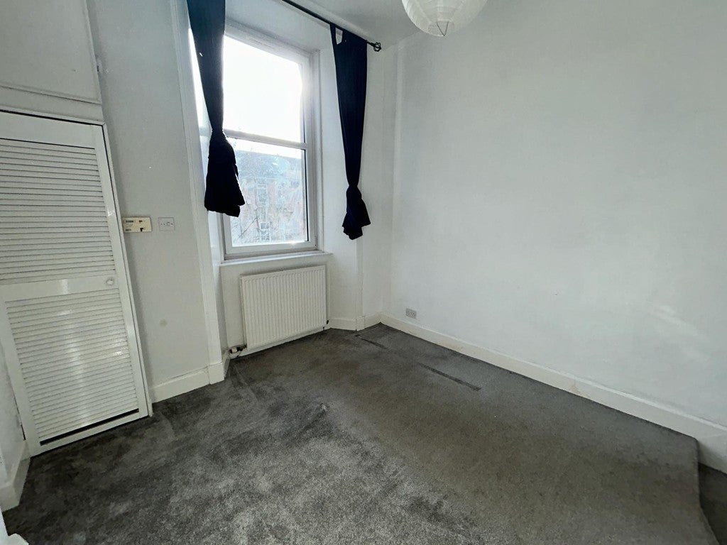 Flat Garthland Drive in Glasgow