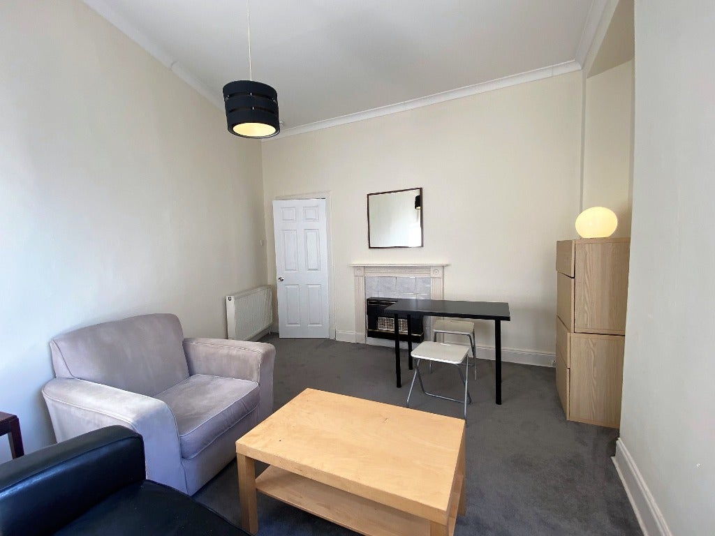 Flat Parkside Street in City of Edinburgh