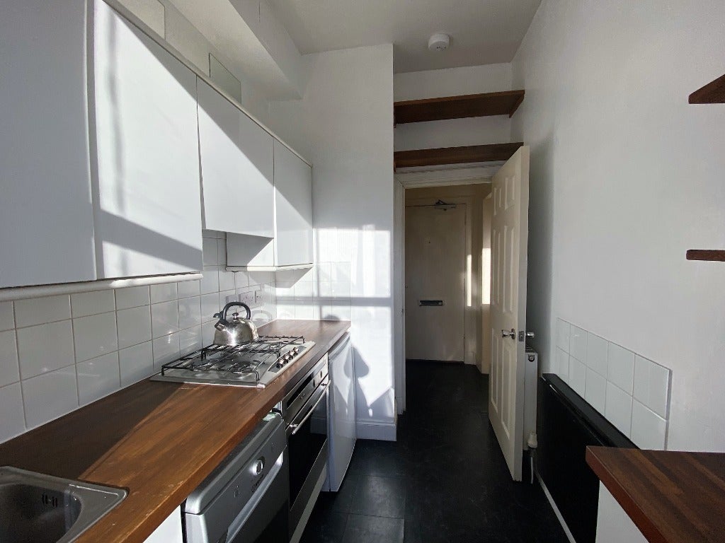 Flat Parkside Street in City of Edinburgh