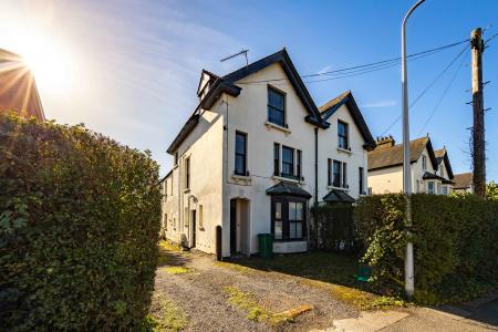 Flat Enborne Road in Newbury