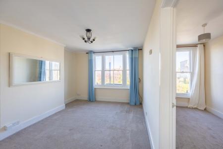 Flat Enborne Road in Newbury