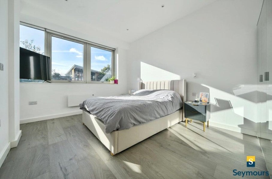Flat Ladymead in Guildford