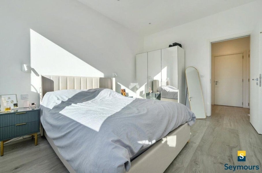 Flat Ladymead in Guildford