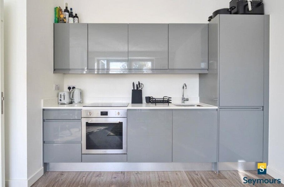 Flat Ladymead in Guildford