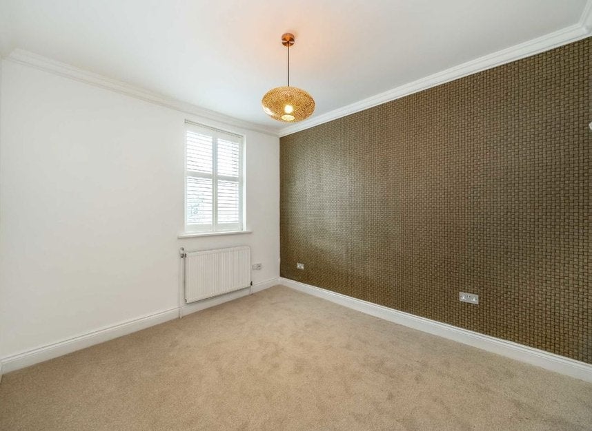 House Puller Road in Greater London