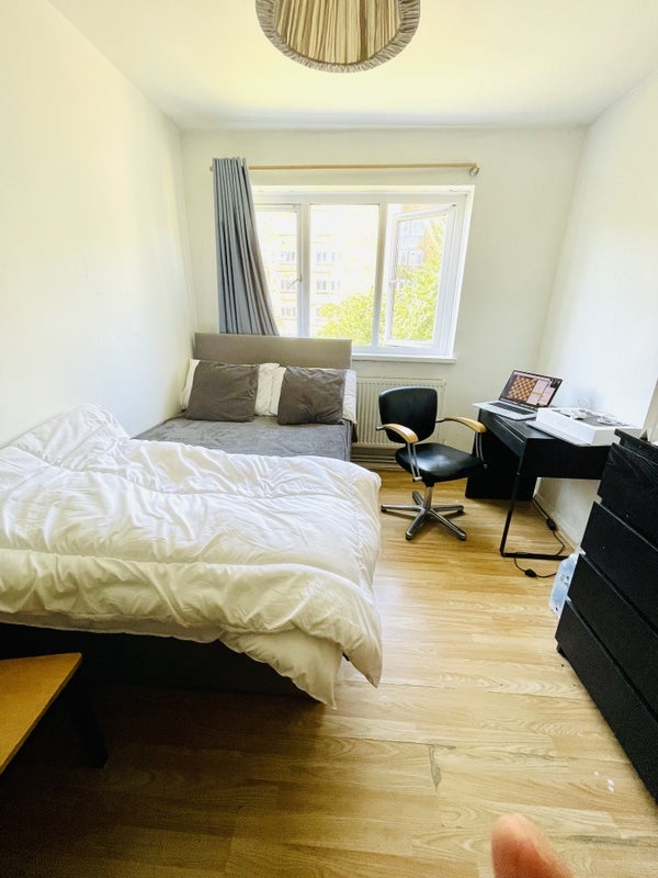 Room Tildesley Road in Greater London