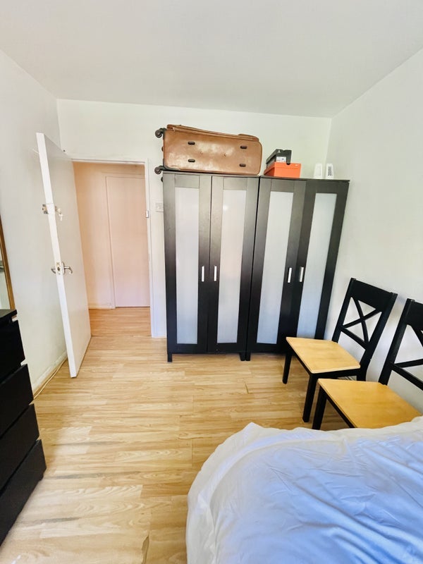 Room Tildesley Road in Greater London