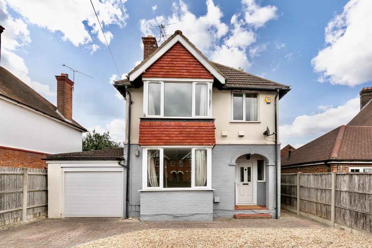 House Aldershot Road in Guildford