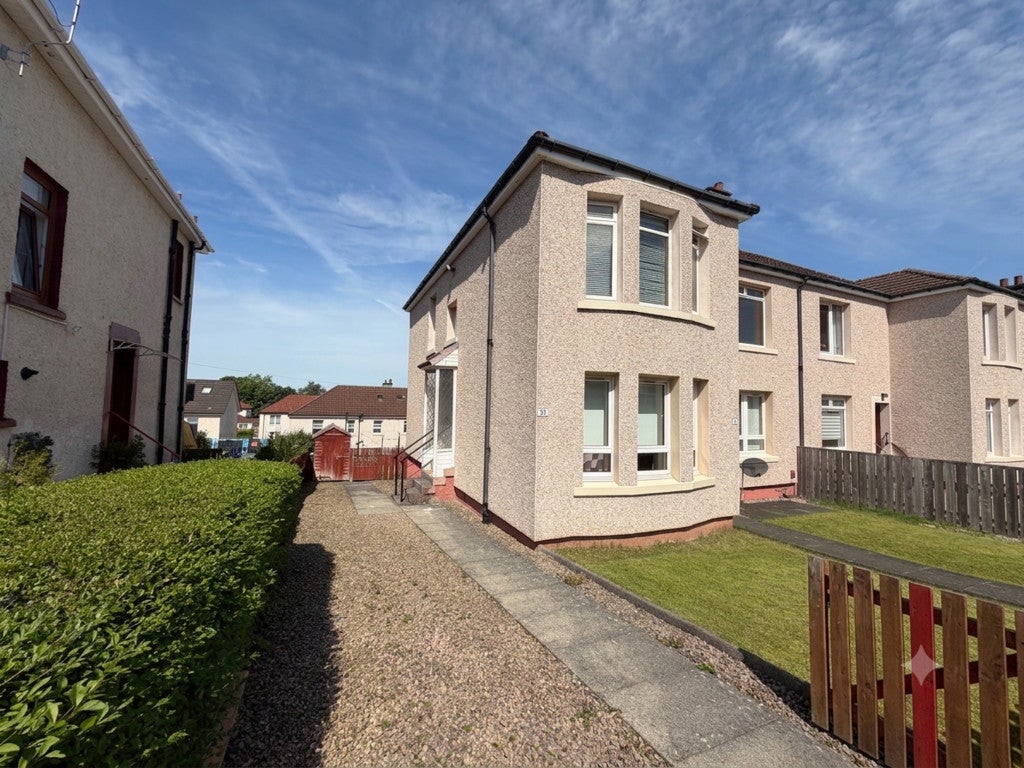 Flat Caldwell Avenue in Glasgow