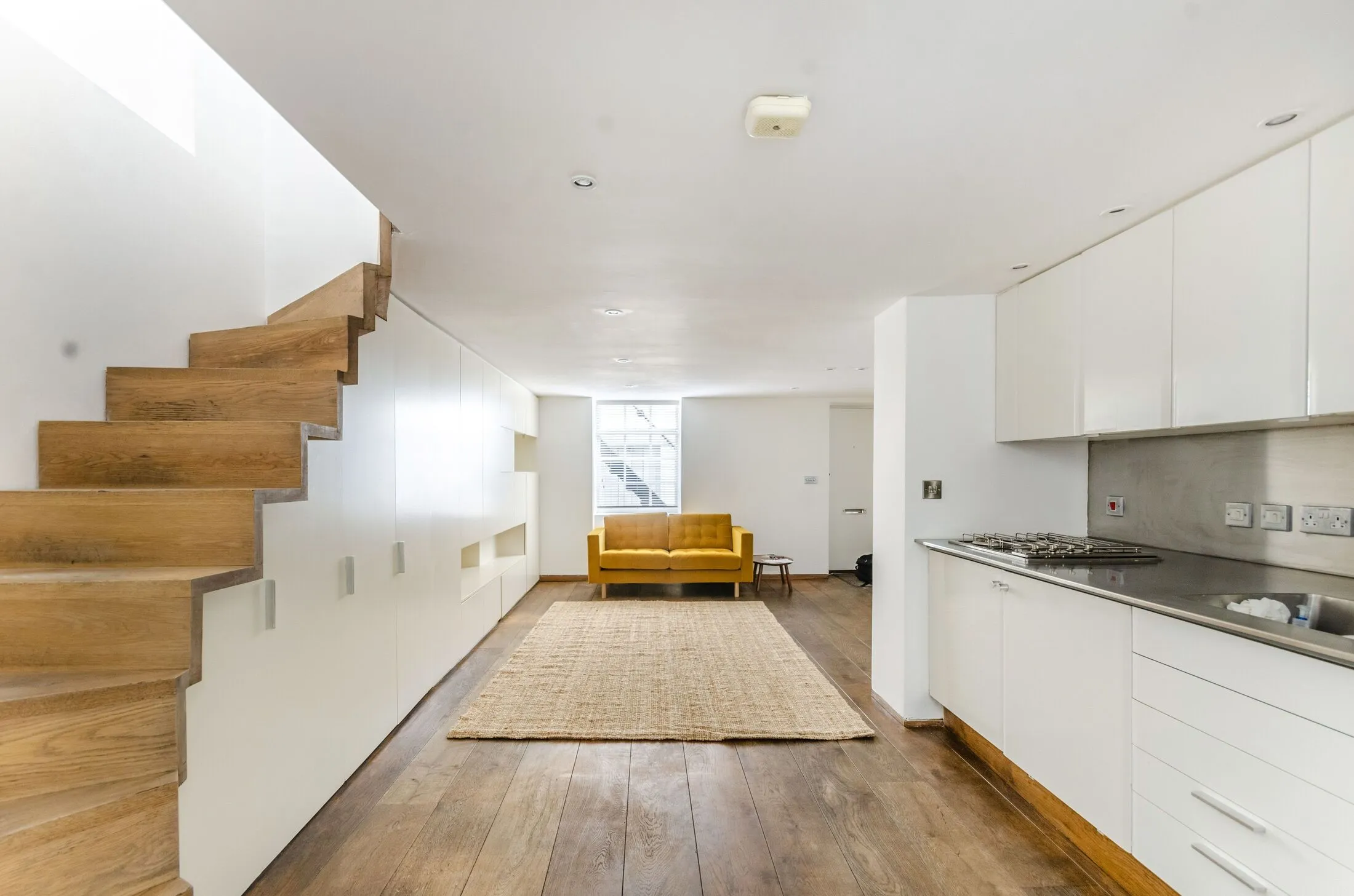 Flat Cleveland Street in Greater London