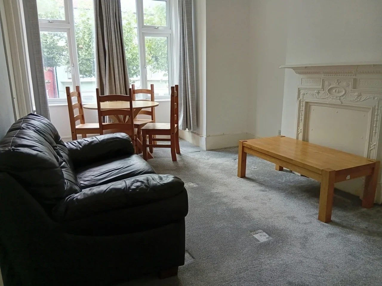 Flat Carlingford Road in Greater London