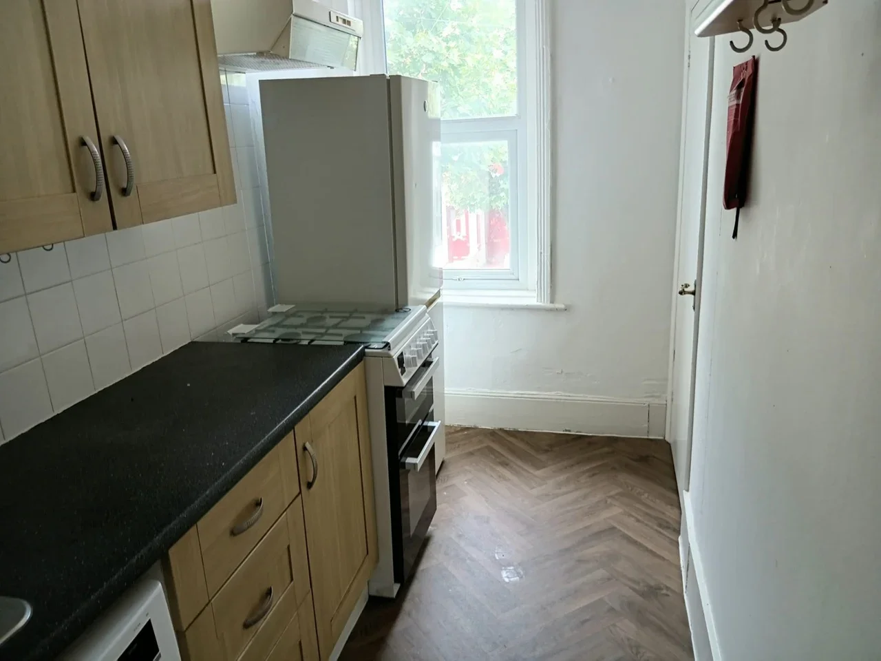 Flat Carlingford Road in Greater London