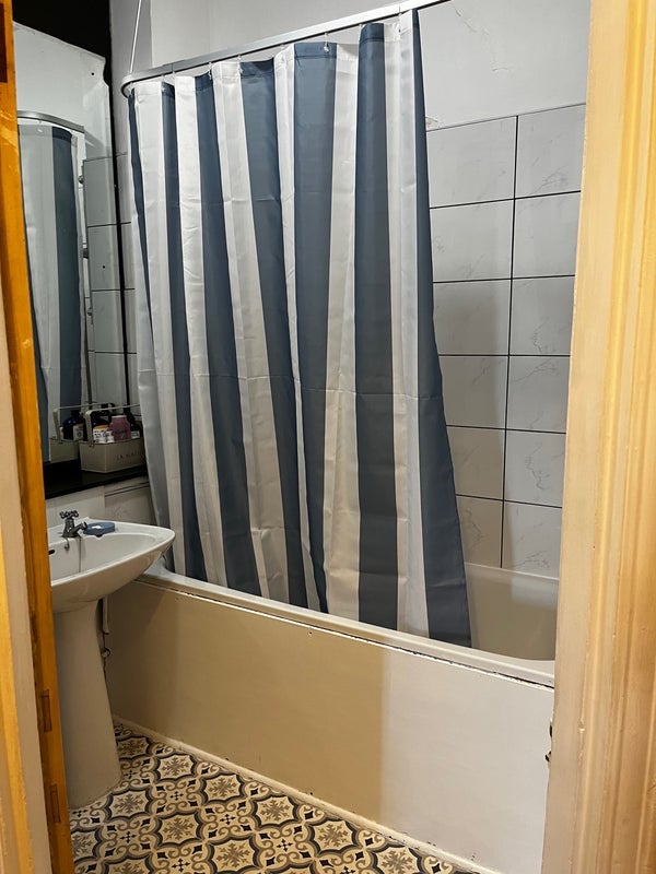 Room Sutton Lane North in Greater London