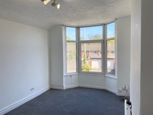 Flat Connaught Road in Cardiff