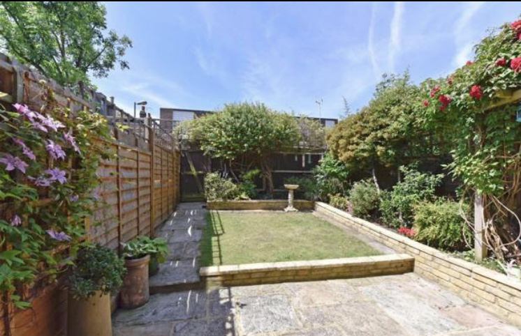 Room Haldon Road in Greater London